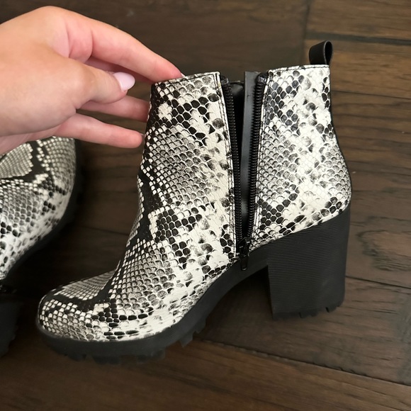 Cooya DSW snakeskin booties - Picture 3 of 5